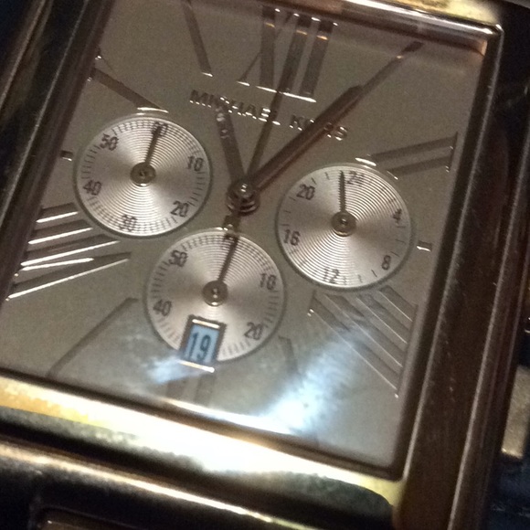 Gorgeous Rose Gold MK watch - Picture 6 of 7